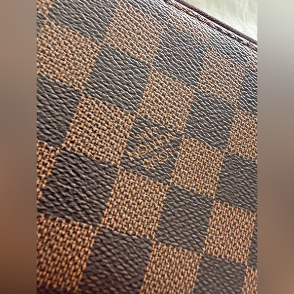 👑✅PRICE FIRM✅ Brown Large Double Zip Compartment Wristlet Wallet. - Picture 4 of 17